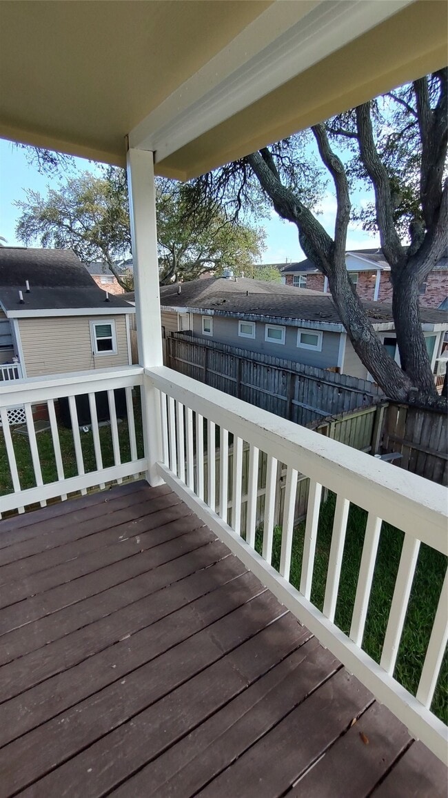 property at 4523 1/2 Bernardo De Galvez Ave