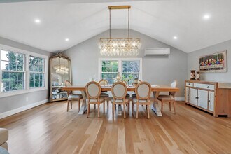 95 Pine Tree Dr in Stamford, CT - Building Photo - Building Photo