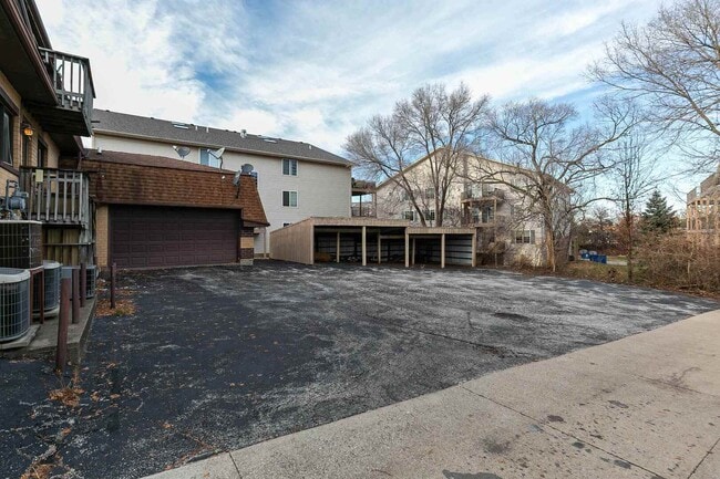 3430 Holiday Ct in Bettendorf, IA - Building Photo - Building Photo