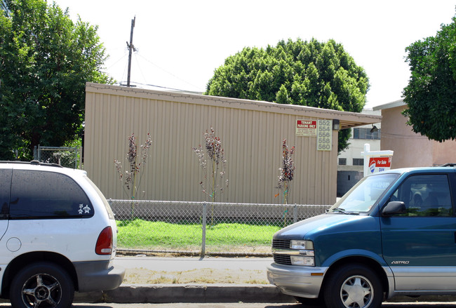 552-560 W 40th Pl in Los Angeles, CA - Building Photo - Building Photo