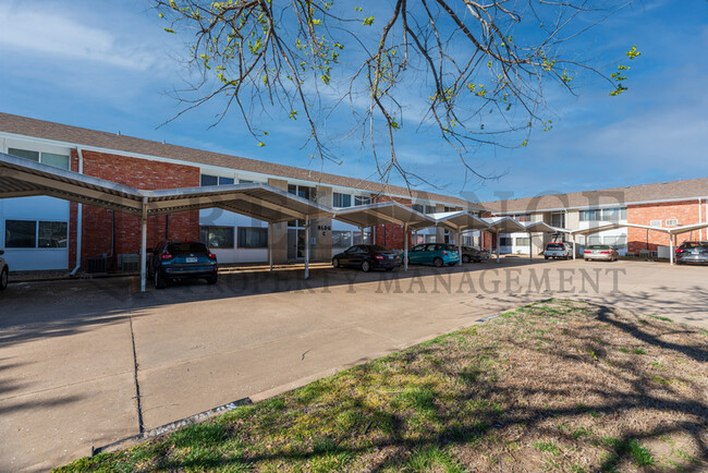 1201 W River Blvd in Wichita, KS - Building Photo - Building Photo