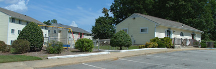 Colonial Ridge in Colonial Heights, VA - Building Photo - Building Photo