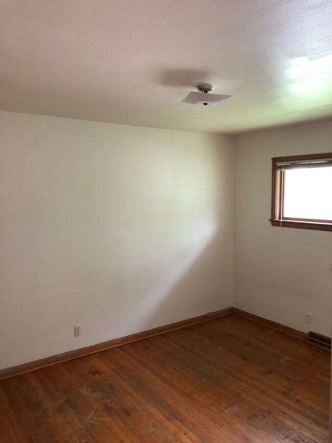 10220 W Montana Ave, Unit #4 in West Allis, WI - Foto de edificio - Building Photo