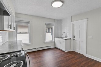 29 Cole St, Unit #2 in East Providence, RI - Foto de edificio - Building Photo