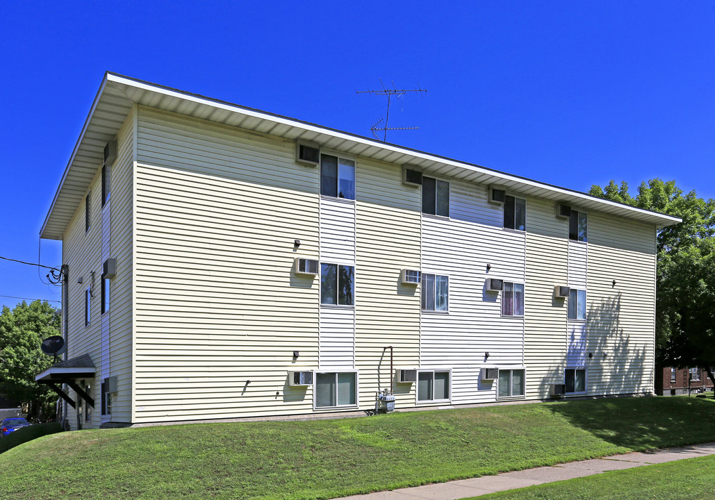 395 5th Ave S in St. Cloud, MN - Foto de edificio