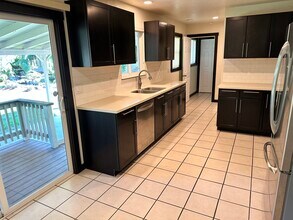 1061 SE Clarey Ave in Grants Pass, OR - Building Photo - Building Photo