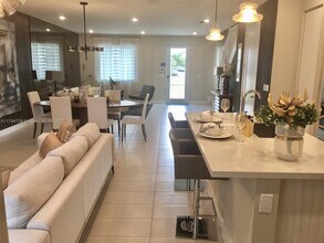 6675 NW 102nd Path in Doral, FL - Building Photo - Building Photo