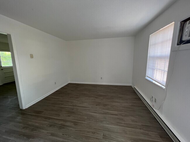 3602 Greensboro St, Unit D in Greensboro, NC - Building Photo - Building Photo