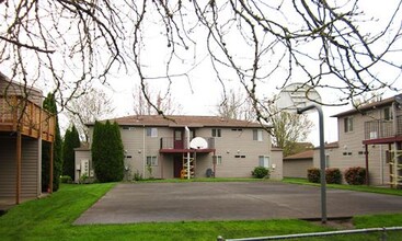 Cornelius Park Apartments in Cornelius, OR - Building Photo - Building Photo