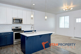 1108 Emerald Pools Ln in Bluffdale, UT - Building Photo - Building Photo
