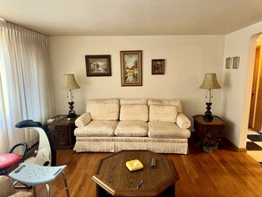 7325 S Kingston Ave in Chicago, IL - Building Photo - Building Photo