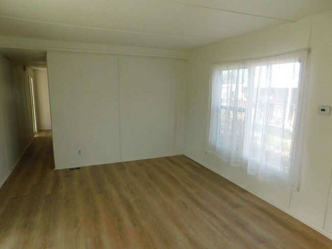 717 W Reeves Ave in Ridgecrest, CA - Building Photo - Building Photo