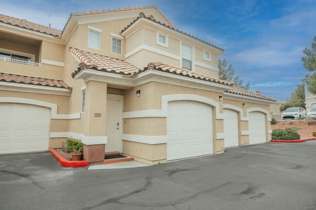 5855 Valley Dr in North Las Vegas, NV - Building Photo - Building Photo