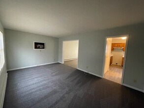 534 S College Dr, Unit Apt B in Bowling Green, OH - Foto de edificio - Building Photo