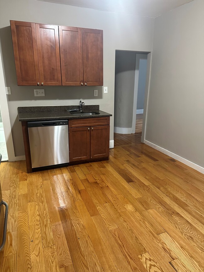 33 Algonquin St, Unit 2