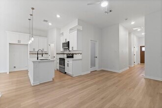 1007 Spokane River Rd in Montgomery, TX - Building Photo - Building Photo