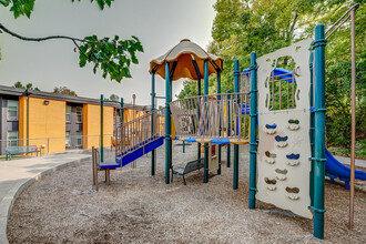 Bears Village in Greeley, CO - Foto de edificio - Building Photo