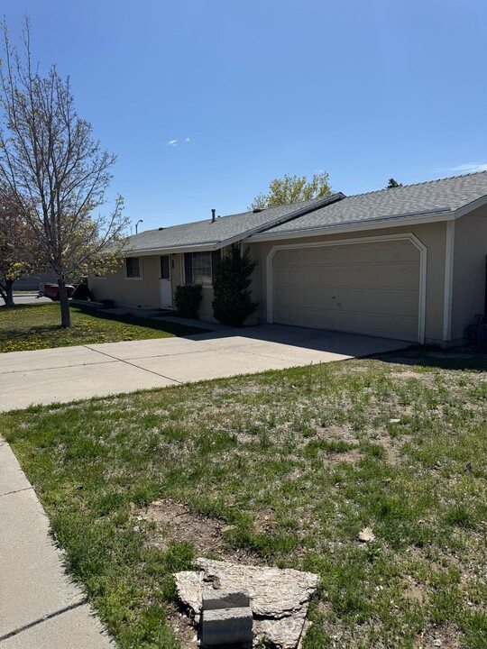 3265 Gordonia Dr in Carson City, NV - Building Photo