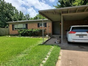 106 W Scotland Dr in Irving, TX - Building Photo - Building Photo