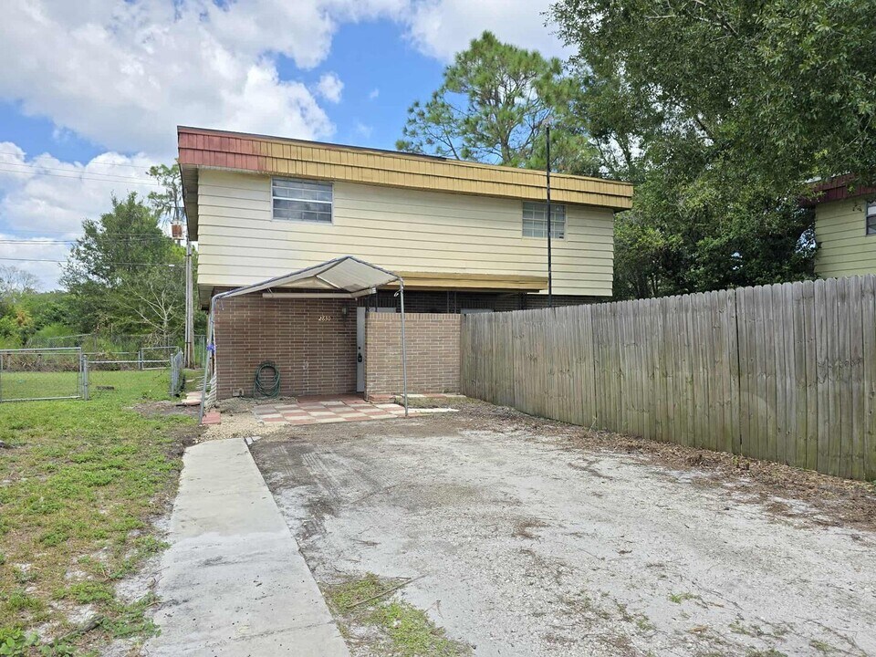 2830 8 Iron Dr in Lakeland, FL - Building Photo