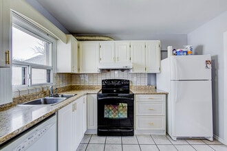 11 Bellefontaine St in Toronto, ON - Building Photo - Building Photo