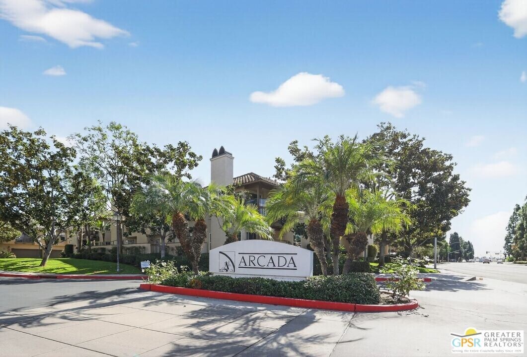13372 Savanna in Tustin, CA - Building Photo