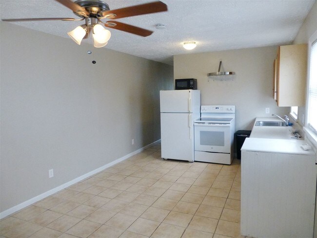 106 11th St-Unit -A in St. Augustine, FL - Foto de edificio - Building Photo