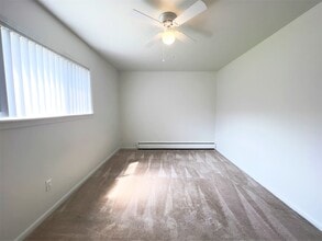 Tanglewood Apartments in Woodhaven, MI - Foto de edificio - Building Photo