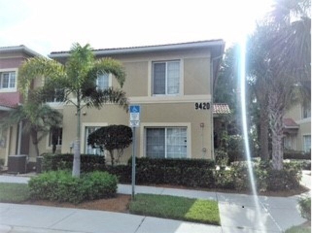 9420 Ivy Brook Run, Unit 307 in Ft. Myers, FL - Building Photo
