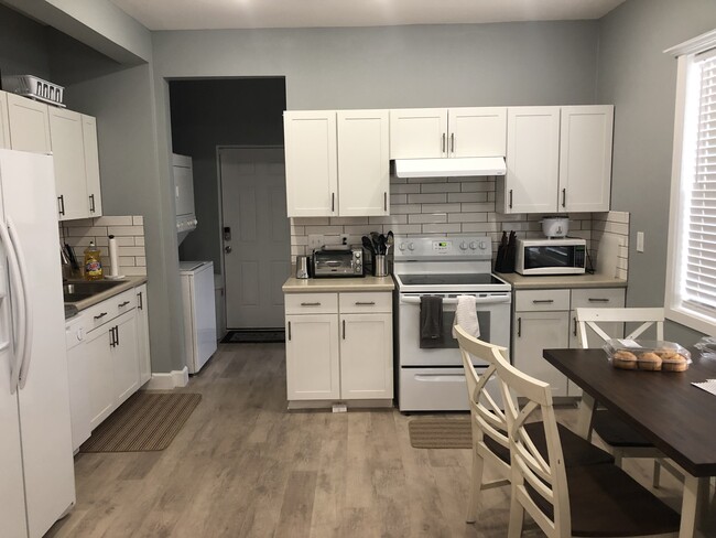 property at 1118 E Augusta Ave