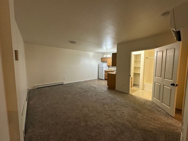 13 1st St SE-Unit -10 in Minot, ND - Building Photo - Building Photo