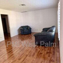 147 Sunflower Cir in Royal Palm Beach, FL - Building Photo - Building Photo