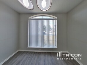 720 Charles City Dr in Arlington, TX - Foto de edificio - Building Photo