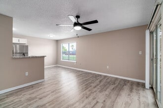 Laguna Place Apartments in Kissimmee, FL - Building Photo - Interior Photo