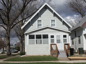 1301 Grant Ave, Unit 3 in Waterloo, IA - Building Photo