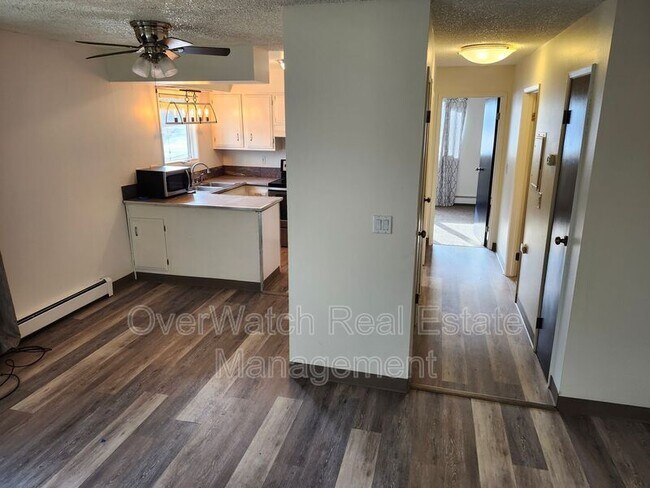 6329 E 32nd Ave in Anchorage, AK - Building Photo - Building Photo