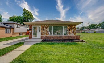 8835 S California Ave in Evergreen Park, IL - Building Photo