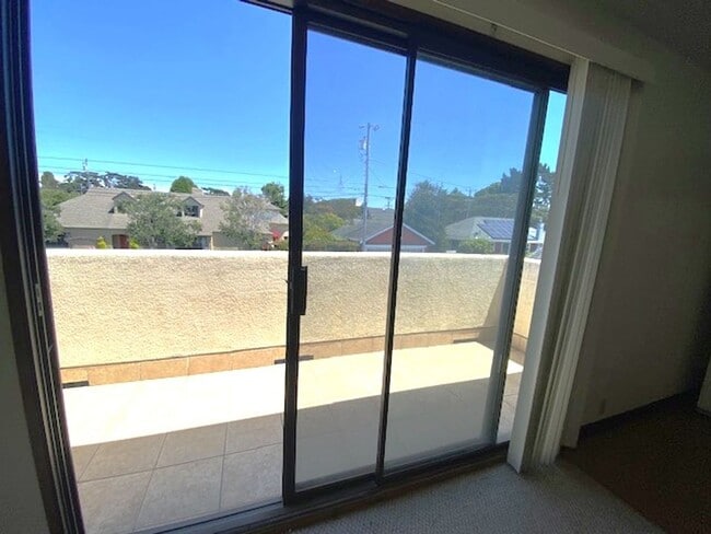 728 Ocean Ave in Monterey, CA - Building Photo - Building Photo
