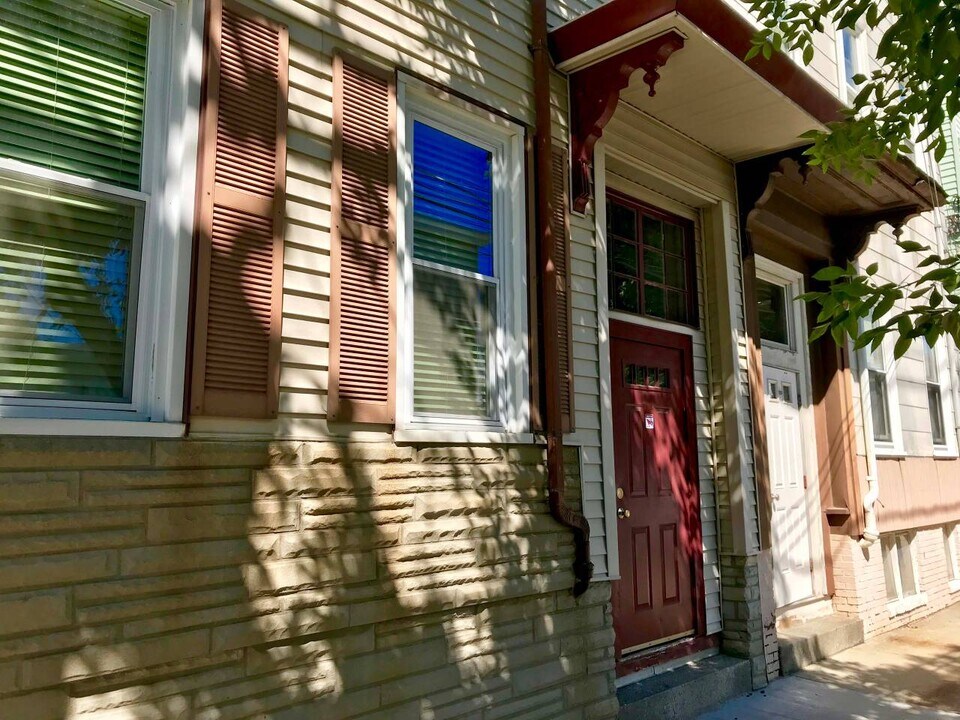 42 Everett St, Unit #3 in Boston, MA - Building Photo