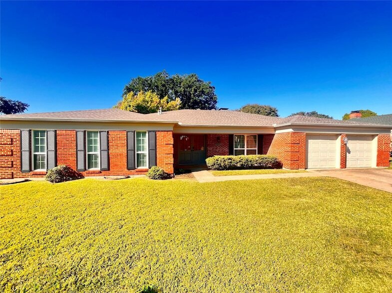 15621 Terrace Lawn Cir in Dallas, TX - Building Photo