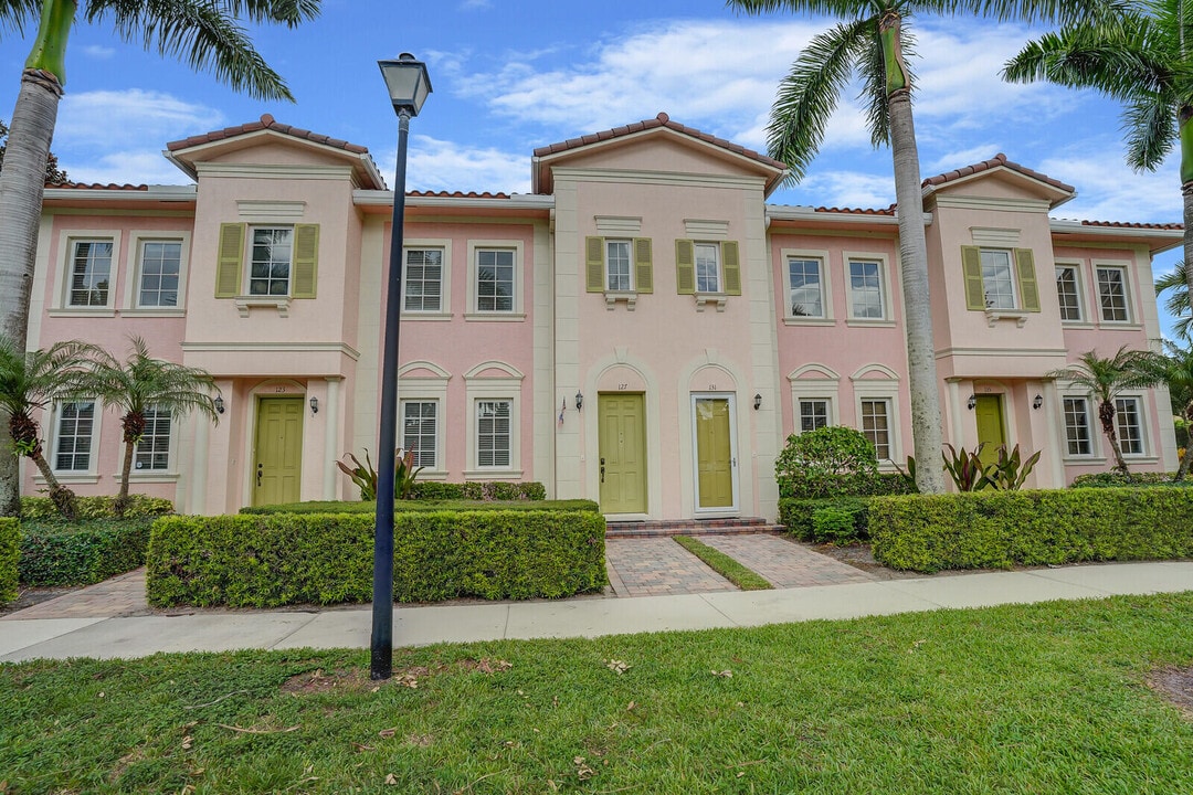 123 Mulligan Pl in Jupiter, FL - Building Photo