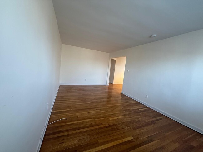 60-30 69th Pl in Queens, NY - Building Photo - Building Photo
