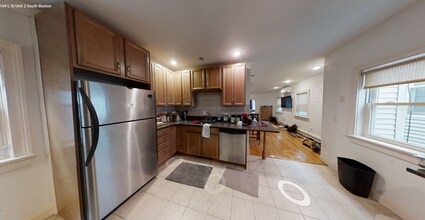 164 L St, Unit 2 in Boston, MA - Building Photo - Building Photo