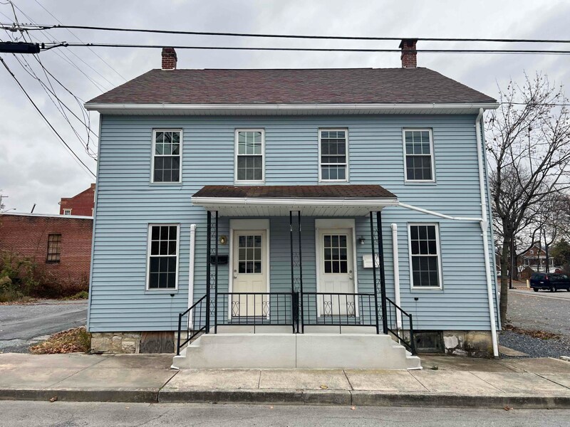14 N Fayette St in Mercersburg, PA - Building Photo