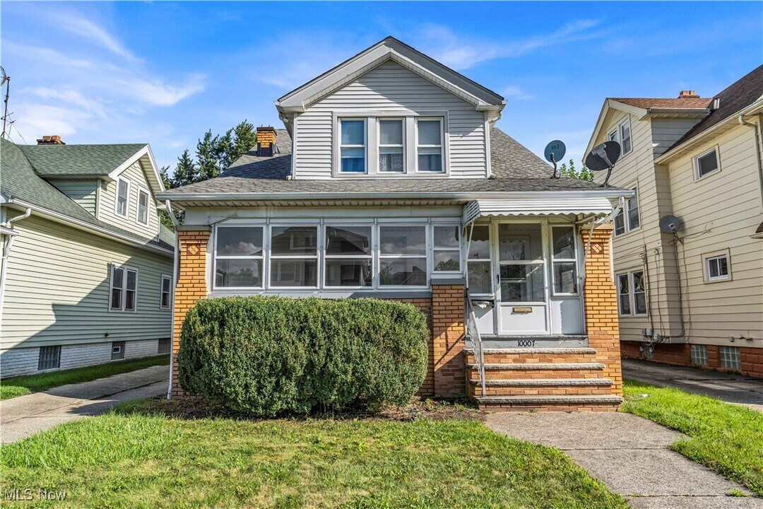 10007 Parkview Ave in Garfield Heights, OH - Building Photo