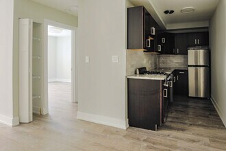 448 W Barry Ave, Unit 132 in Chicago, IL - Building Photo - Building Photo