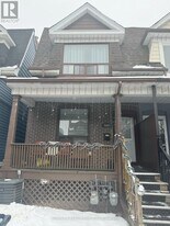 1067 Dovercourt Rd in Toronto, ON - Building Photo