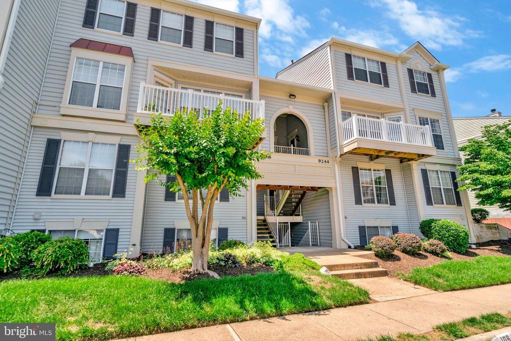 9244 Cardinal Forest Ln in Lorton, VA - Building Photo