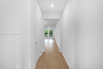 8353 NW 7th Pl in Plantation, FL - Building Photo - Building Photo