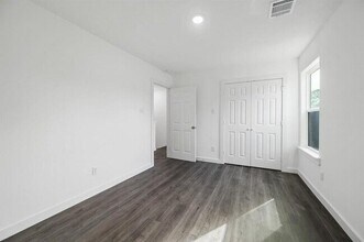 4326 Plaag St in Houston, TX - Foto de edificio - Building Photo